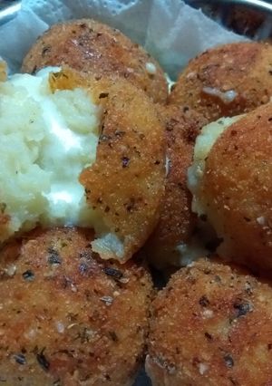 Una foto de Bombas de papa con queso❣️