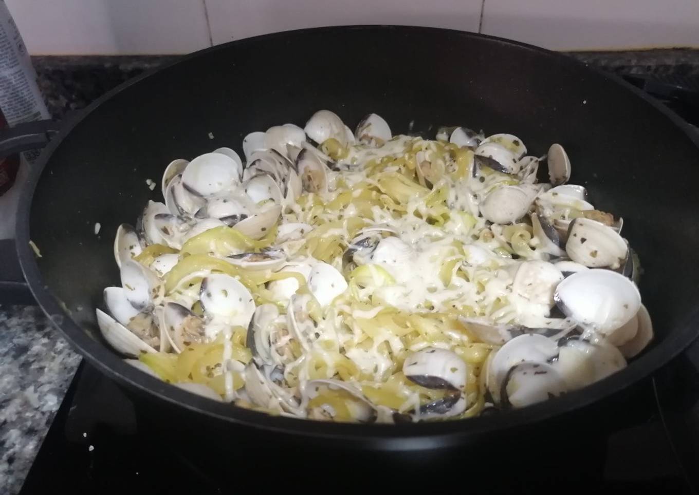 Espaguetis de calabacín con almejas