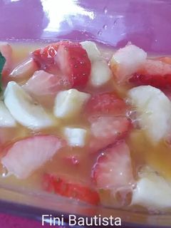 Una foto de Macedonia de fresa y plátano
