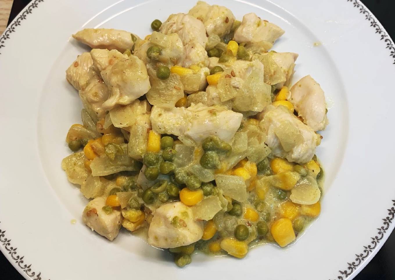 Émincé de poulet miel moutarde petits pois et maïs