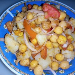 A picture of ALU Chana chaat.