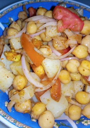 A picture of ALU Chana chaat.