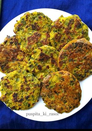 A picture of Green onion fritters.