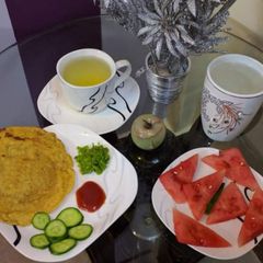 A picture of Baisen ki Roti with hari chutney (gram flour roti).