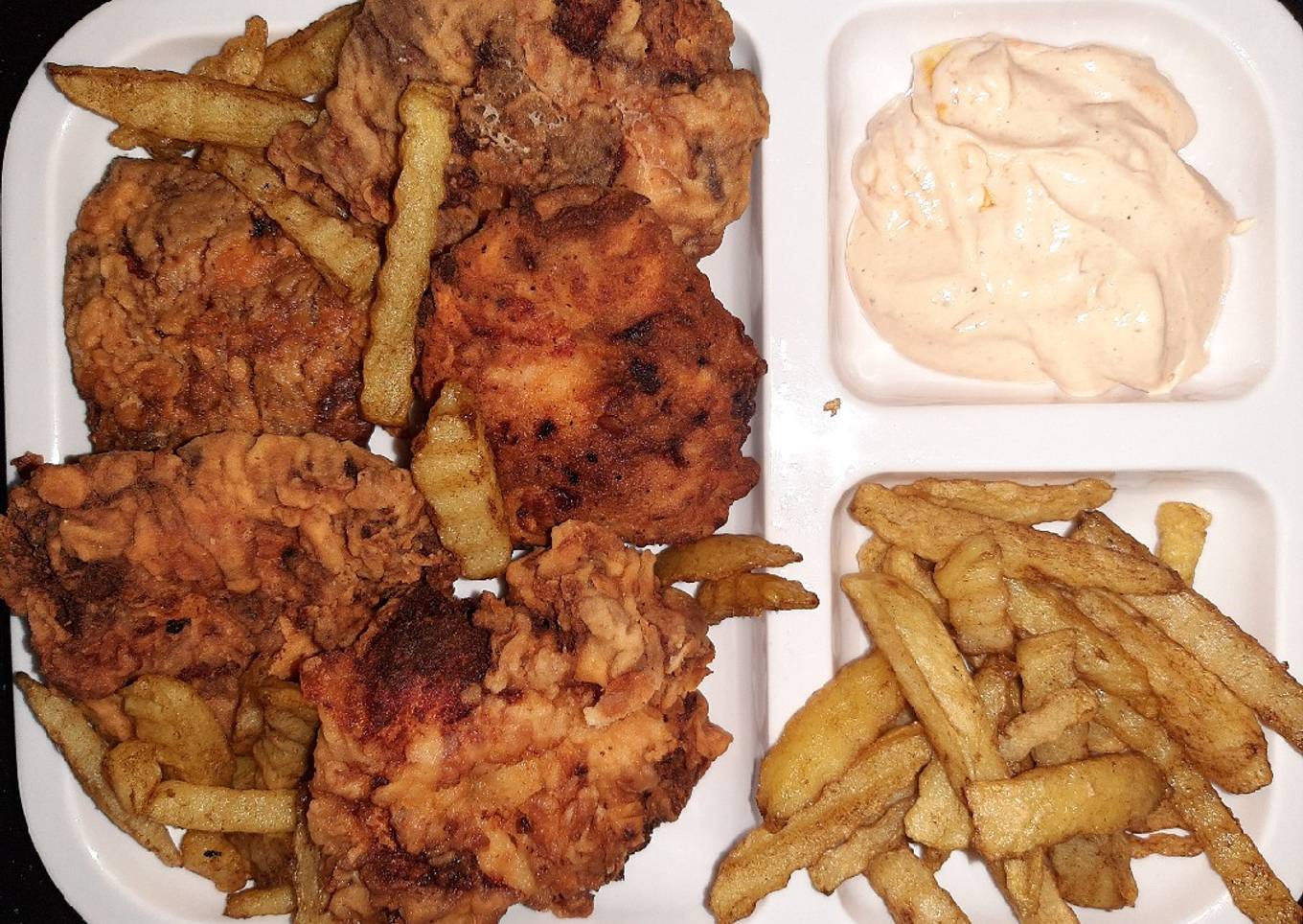 Crispy zinger fillets with mayo dip