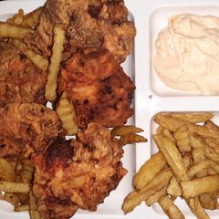 A picture of Crispy zinger fillets with mayo dip.