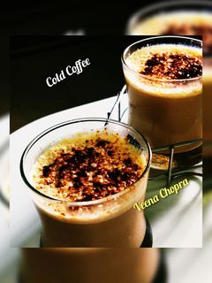 कोल्ड कॉफी (cold coffee recipe in Hindi) रेसिपी मुख्य फोटो