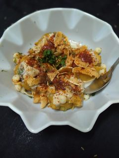 आलू चाप चाट (Aloo chop chaat recipe in Hindi) रेसिपी मुख्य फोटो