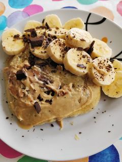 Una foto de Mug Cake de Plátano y Mantequilla de Cacahuete