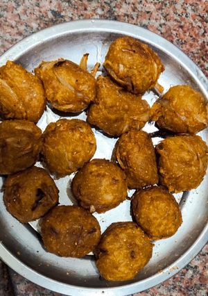 आलू प्याज़ के पकौड़े (aloo pyaz ke pakode recipe in Hindi) रेसिपी मुख्य फोटो