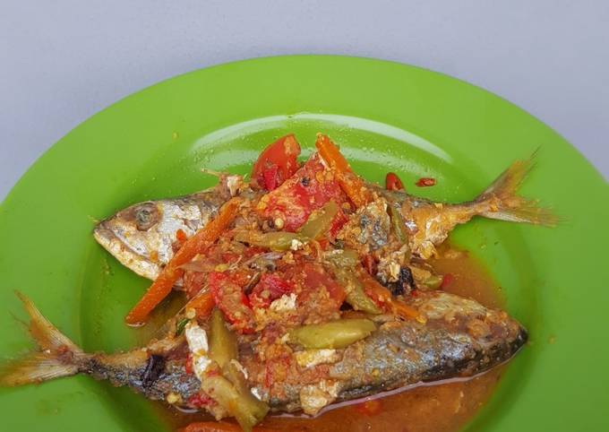 Pesmol Ikan Kembung (Bumbu Kuning)