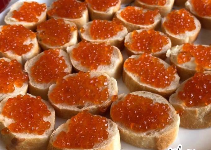 Бутерброды с красной икрой