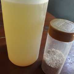 A picture of Kuah kaldu & kaldu bubuk udang.