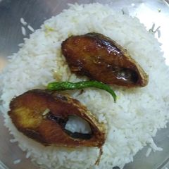 A picture of Fried hilsha fish.