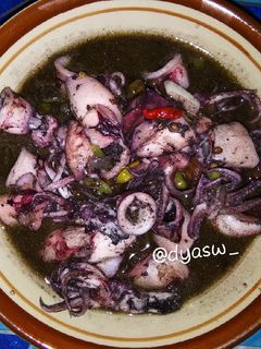 Foto resep Tumis Cumi-Cumi Tinta Hitam Simple