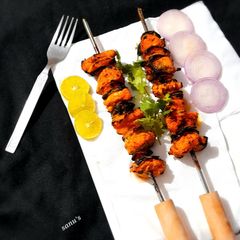 A picture of Chicken Tikka On Gas Tandoor.