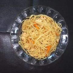 A picture of Mama's chicken chow mein.