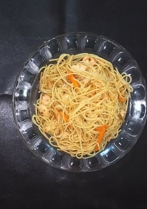 A picture of Mama's chicken chow mein.
