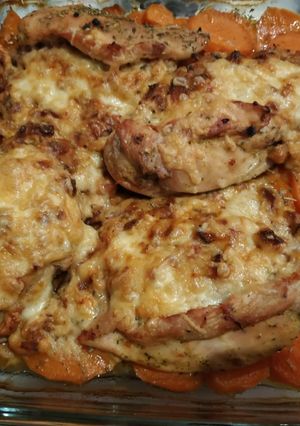 Sajtkrémes-baconos csirkemell rozmaringos édesburgonyával recept fotója