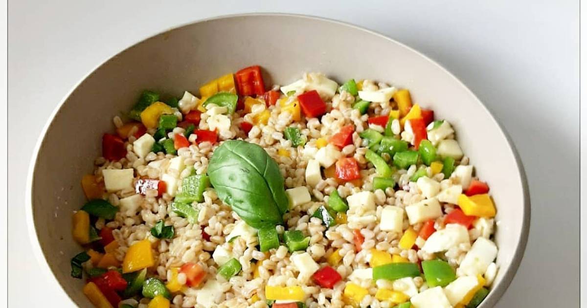Ricetta Insalata estiva di farro e orzo con peperoni e mozzarella di