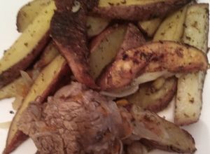 Una foto de Papas bravas con carne al jugo