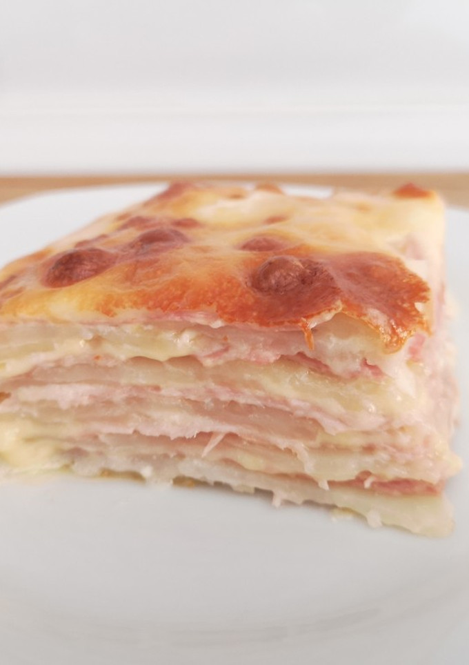 Una foto de Gratén de patata, jamón cocido y queso