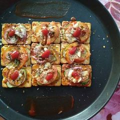 A picture of Crackers Cheesy Pizza Starter.
