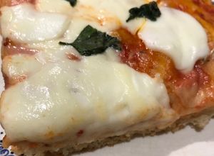 Foto di Pizza con impasto ad alta idratazione (tipo Bonci) 🍕