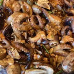 A picture of California Farm Squid with Mushrooms in Peppersauce.