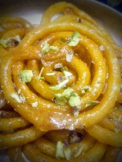 जिलेबी (jalebi recipe in marathi) रेसिपी चे मुख्य फोटो