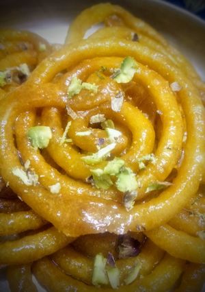 जिलेबी (jalebi recipe in marathi) रेसिपी चे मुख्य फोटो 