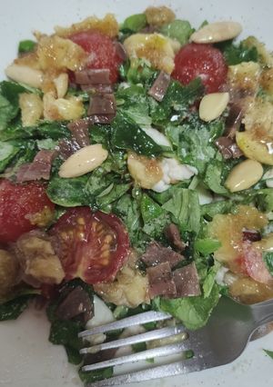 Una foto de Ensalada de higos y almendras