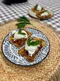Hojaldre de melocotón, jamón y burrata - receta viral