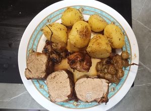 Foto principal de Solomillo al Pedro Ximénez con uvas y patatas a la mantequilla