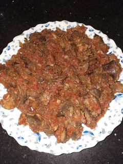 صورة لوصفة كبدة دجاج بصوص الطماطم