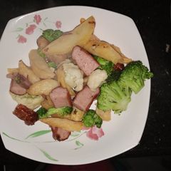 A picture of Potato Sausage and Vegetables.