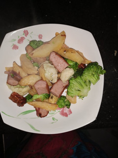 A picture of Potato Sausage and Vegetables.
