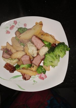 A picture of Potato Sausage and Vegetables.