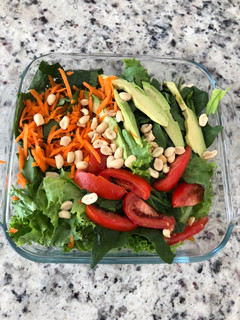 Una foto de Ensalada alta en vitaminas y omegas