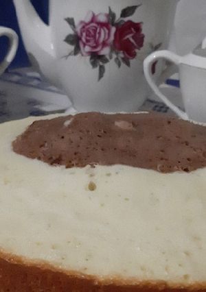 Una foto de Bizcochuelo marmolado con yogurt y chispas