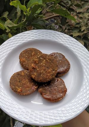 A picture of Masala gud bites.
