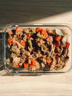 啤酒雞肉炊飯(電子鍋版) 的食譜成品照片