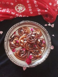 मावा जलेबी (mawa jalebi recipe in Hindi) रेसिपी मुख्य फोटो