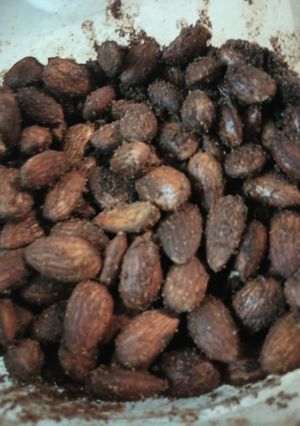 A picture of Cocoa and Sugar Almonds.