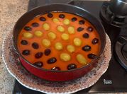 Una foto de tarta de queso con cuajada