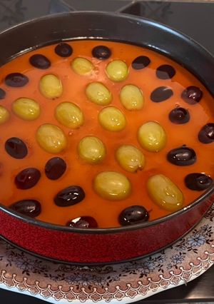 Una foto de Tarta de uvas, queso y chocolate blanco