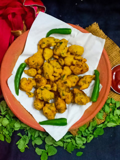 કુંભાણીયા ભજીયા (Kumbhaniya Bhajiya Recipe In Gujarati) રેસીપી મુખ્ય ફોટો