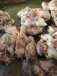 Una foto de Pollo al ajillo