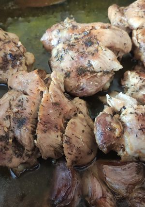 Una foto de Pollo al ajillo