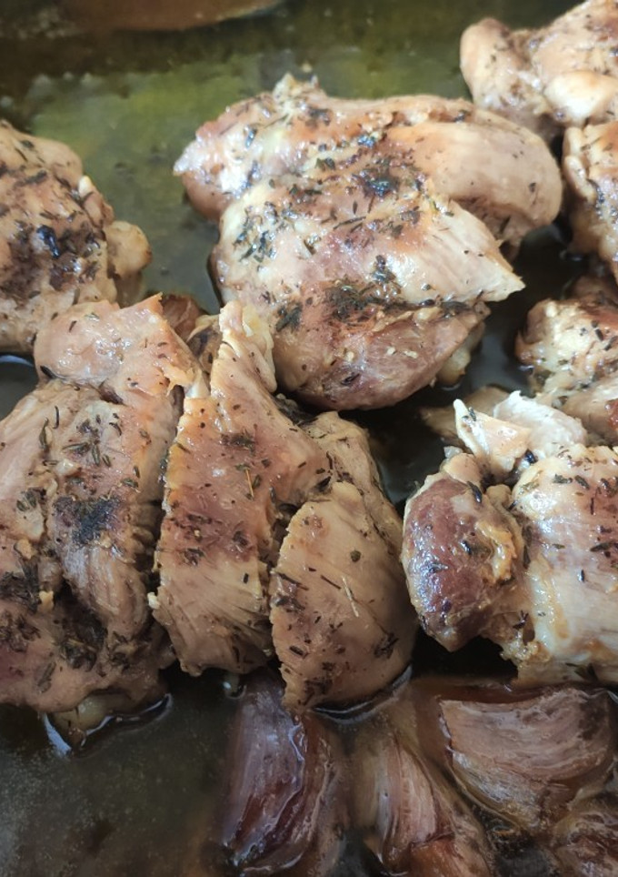 Una foto de Pollo al ajillo